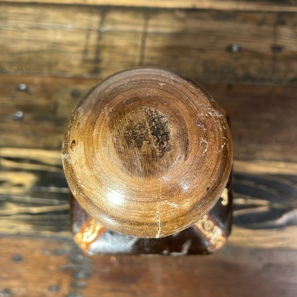 Made in Italy alcohol decanter leather wrapped.  Wooden top split. - Picture 8 of 17